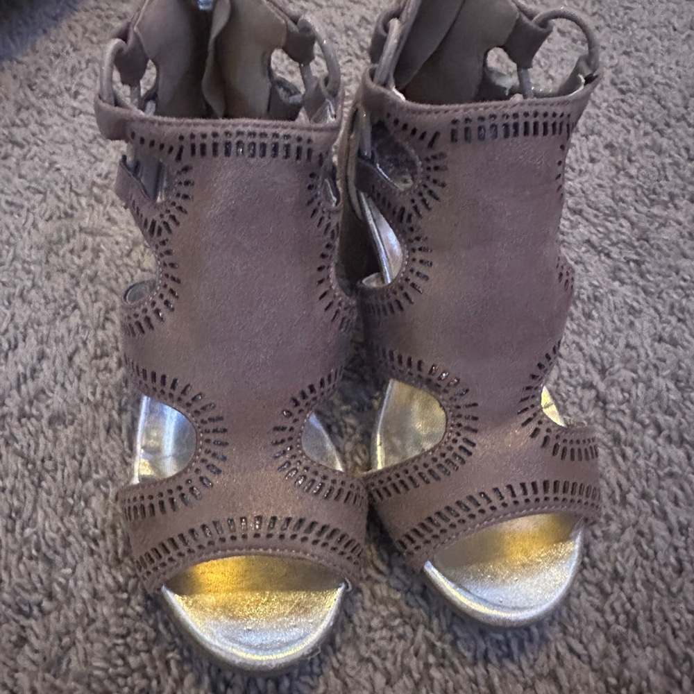 Stylish heeled Sandalboots with Gold Accents